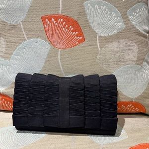 Black clutch